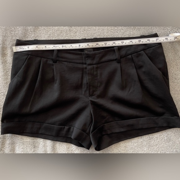 Mossimo Black Women’s Shorts - Picture 4 of 10